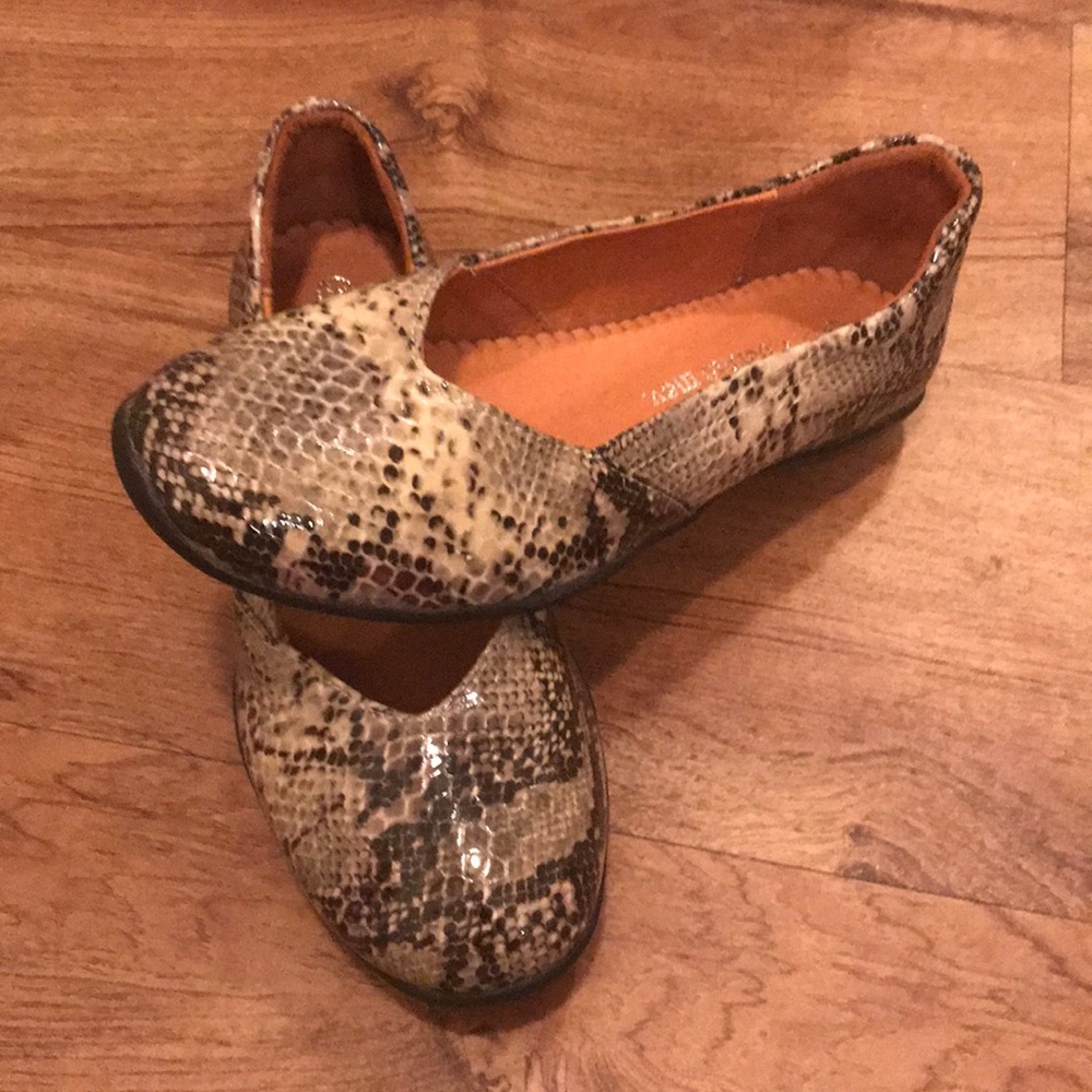Snakeskin bernie mev. Flats